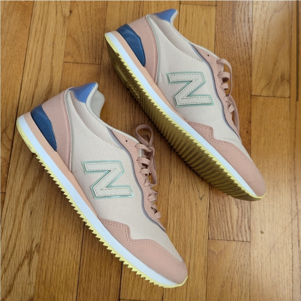 New Balance V1 Sola Sleek Sneakers